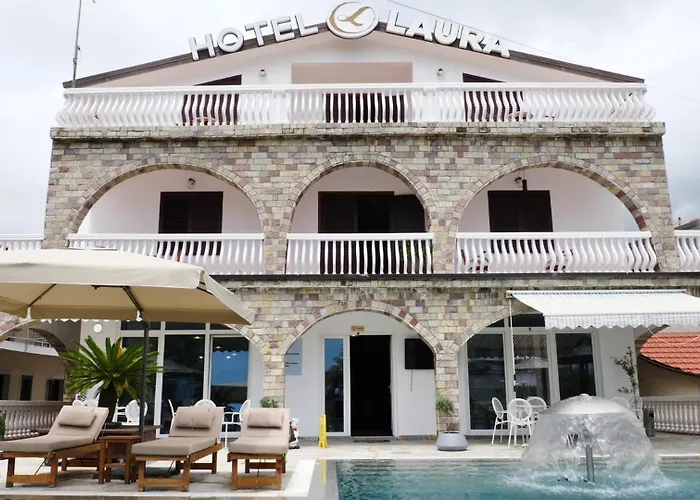 Laura Hotel *